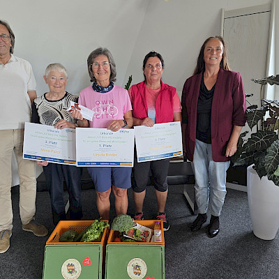 1.-3. Siegerinnen in der Kategorie Einzelteilnehmerin mit Preisen (Essensgutschein für 2 Personen und Höhenberger Biokisten)