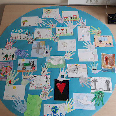 Gemeinschaftsbild der 4. Klasse der Grundschule Aich