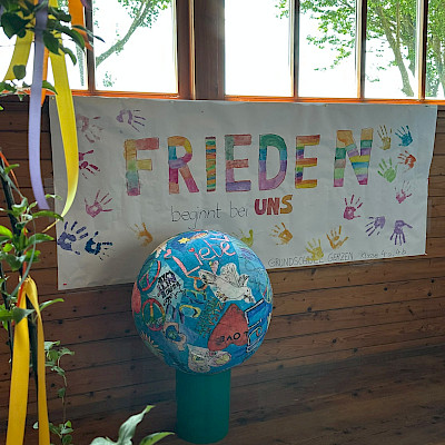 Gemeinschaftsbild der Klassen 4a und 4b der Grundschule Gerzen